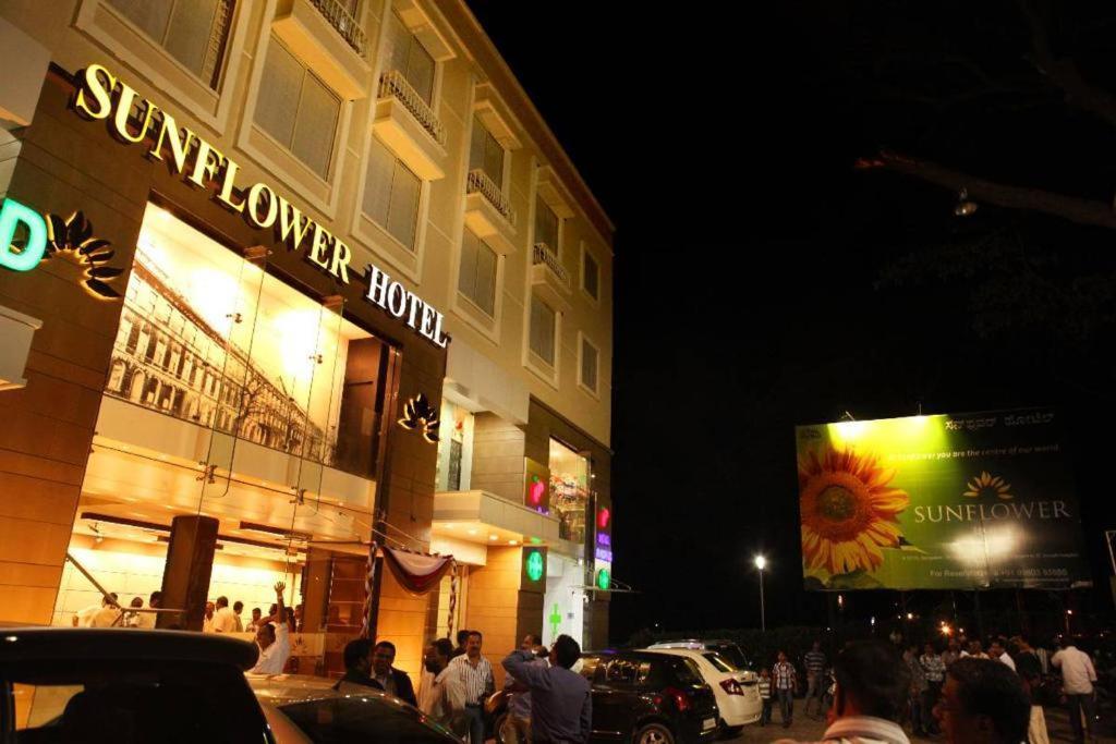 Sunflower Hotel Májszúr Kültér fotó